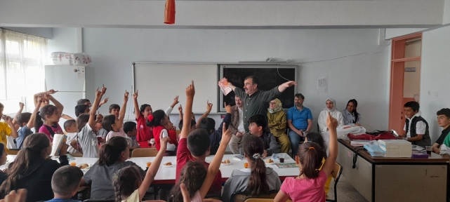 "Alaca ve köy okullarında coşkulu bir gün yaşandı"