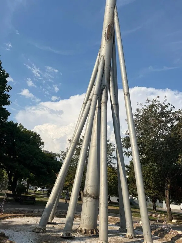 "İzmir'de Anıt Krizi: Armağan Çağlayan'dan Tepki!"