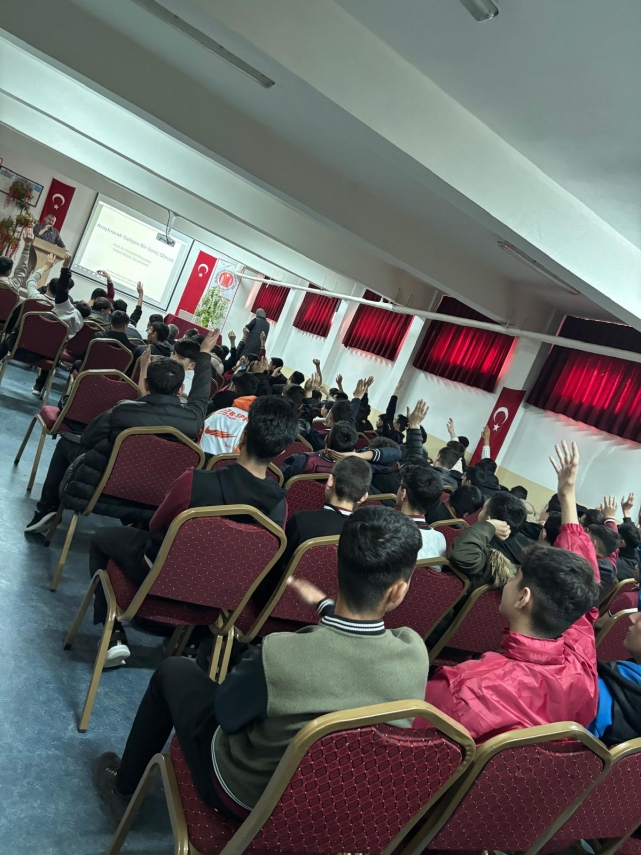 "Genç Ar-Ge Söyleşileri" ile akademisyenleri liselilerle buluşturdu