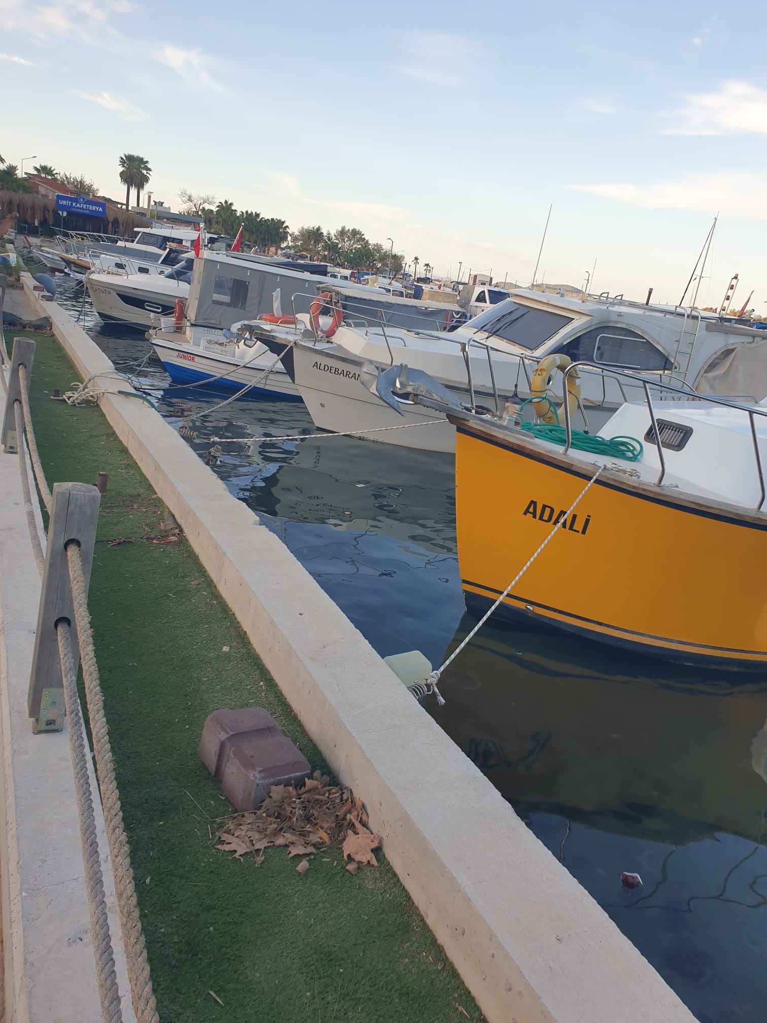 Çeşmealtı’nda Tekne İsyanı: “Kıyıyı Terk Et” Tepkisi