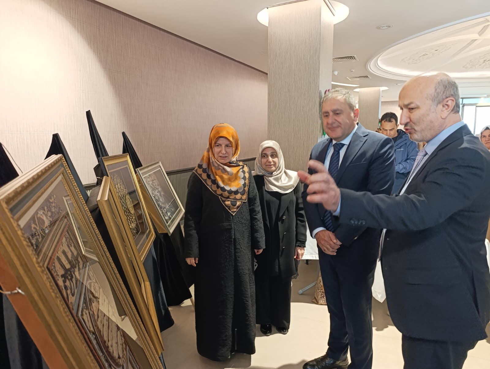 Kur’an kursu öğrencilerinin sergisi gözleri kamaştırdı