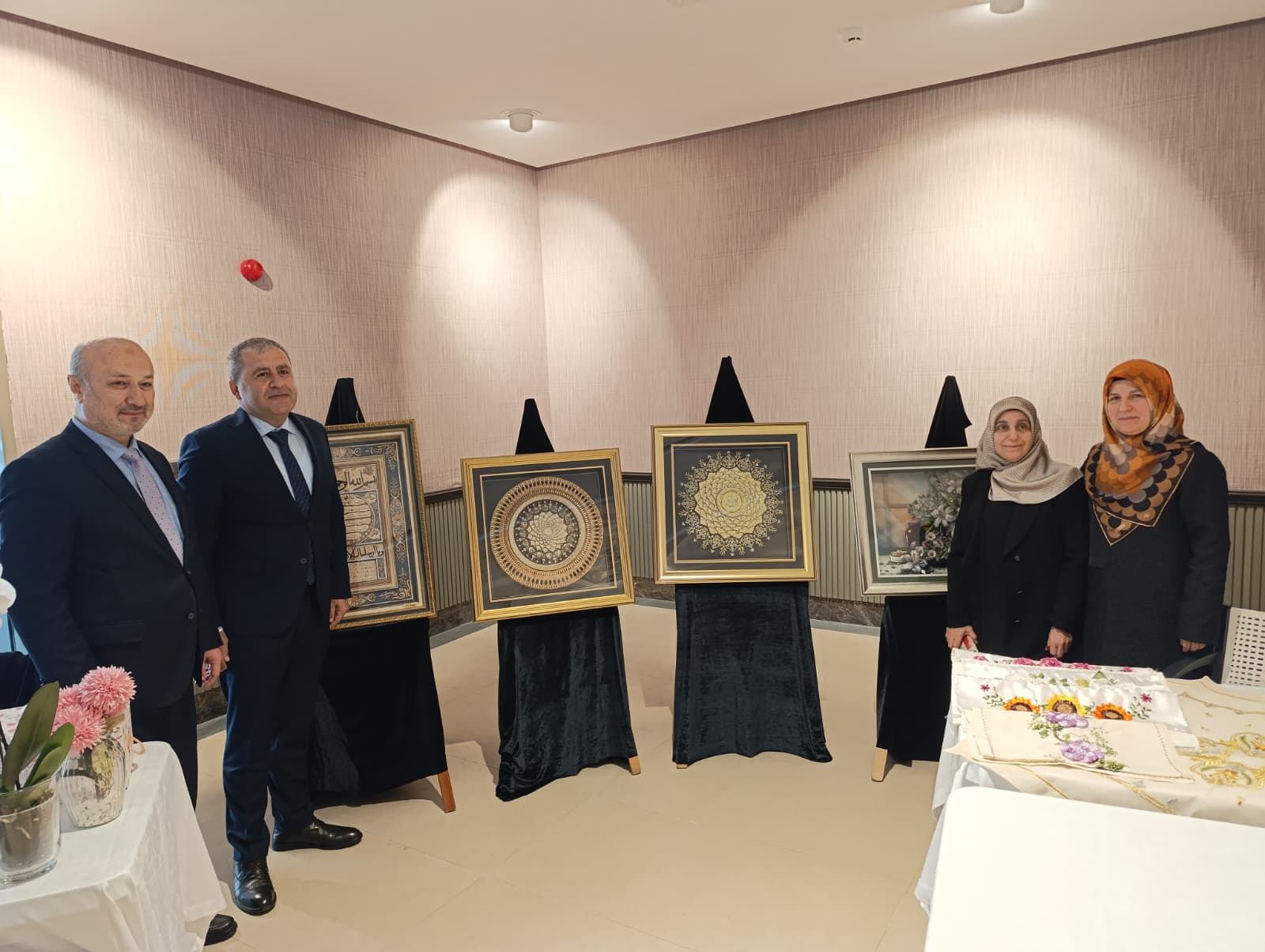 Kur’an kursu öğrencilerinin sergisi gözleri kamaştırdı