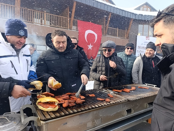 Murat Dağı’nda kış şöleni: Binlerce kişi festivalde buluştu