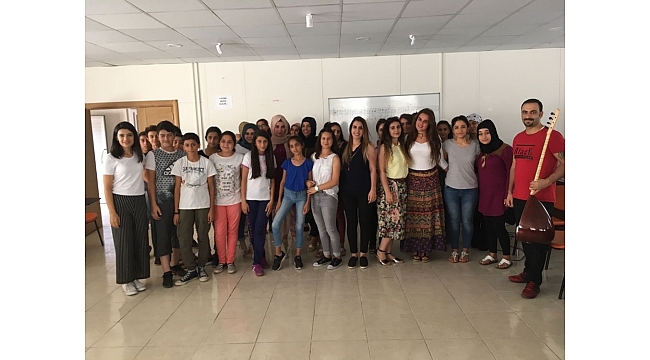 Diyarbakır türkülerini işaret dili ile seslendirdiler