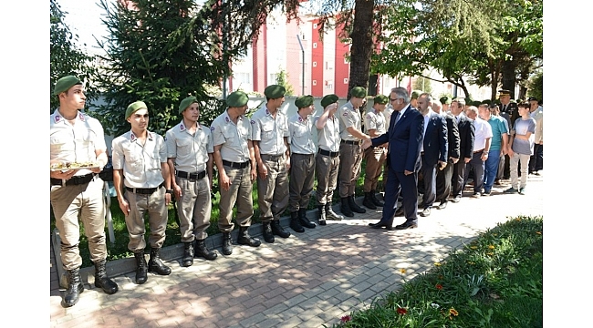 Aktaş bayramda yaşlılar ve çocukları unutmadı