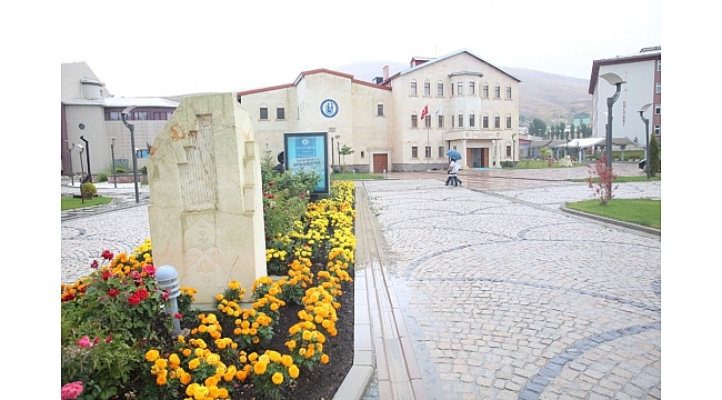 Bayburt Üniversitesi bir haftada 800'e yakın bilim adamını Bayburt'ta ağırlıyor