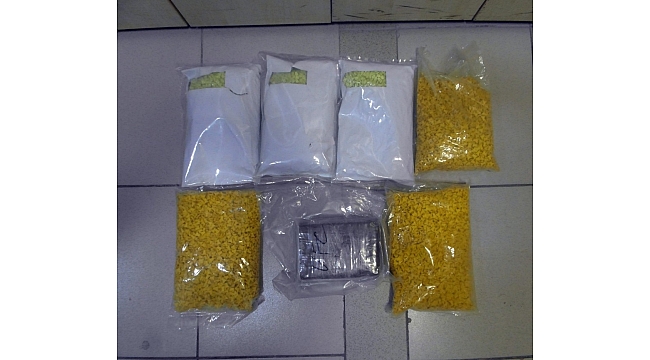 Durdurulan araçtan bin 240 gram kokain ve 30 bin uyuşturucu hap çıktı