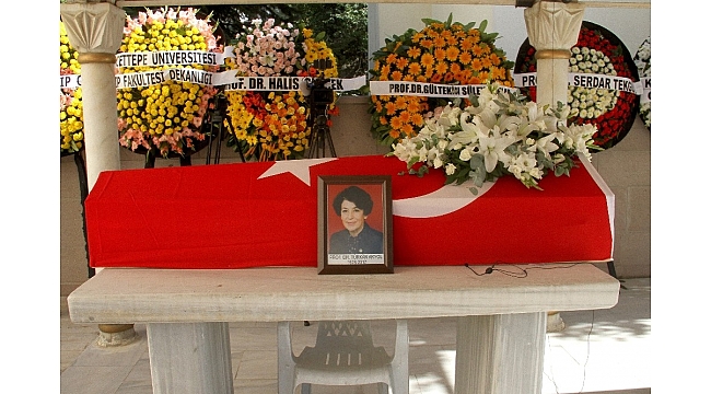 Türkiye'nin ilk kadın bakanı Türkan Akyol son yolculuğuna uğurlandı