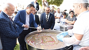 Bornova’da farklılıklar aşure kazanında kaynadı