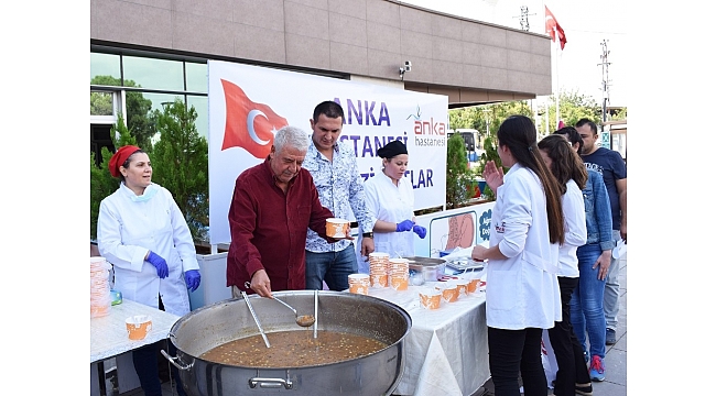 Hasta ve yakınlarına aşure dağıtıldı