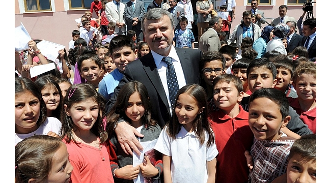 Konya Büyükşehir'in eğitim yardımı başvuruları devam ediyor