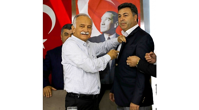 AK Parti'den istifa etti, CHP'ye geçti