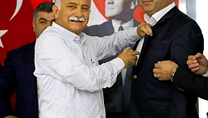 AK Parti'den istifa etti, CHP'ye geçti