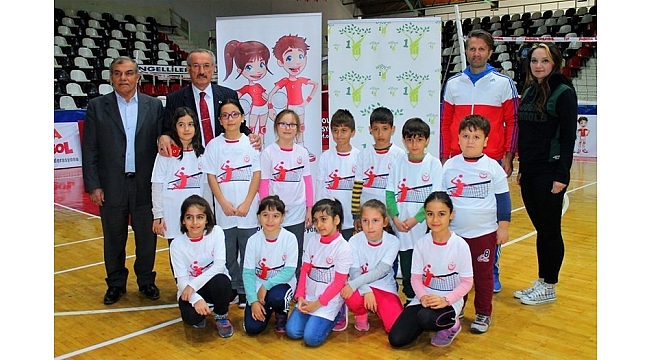 Fabrika Voleybol okulunda eğitimler devam ediyor