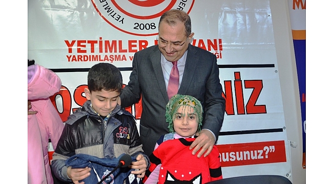 Yetim çocukları sevindirdiler