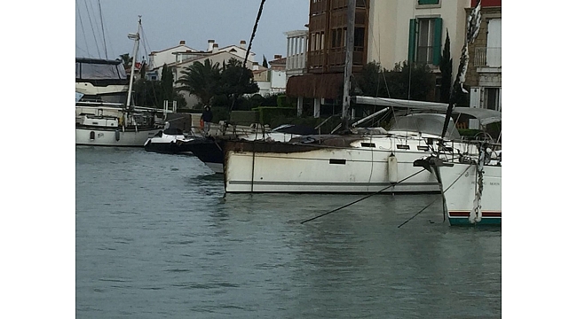 Alaçatı Port'ta yanan ilk teknenin görüntüleri ortaya çıktı