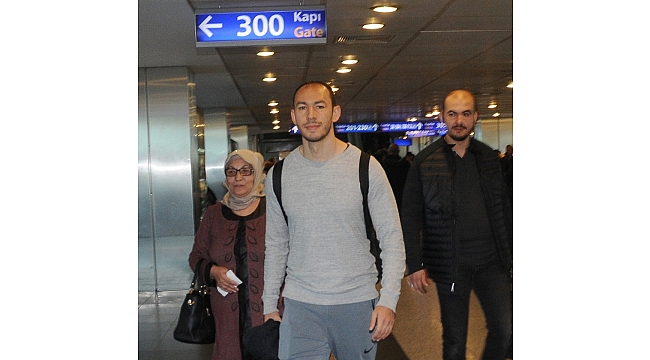 Futbolcu Umut Bulut umreye gitti
