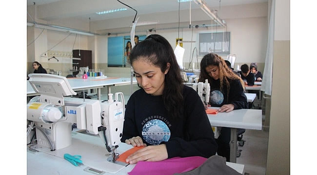 İzmir'de mesleki eğitime Hugo Boss desteği