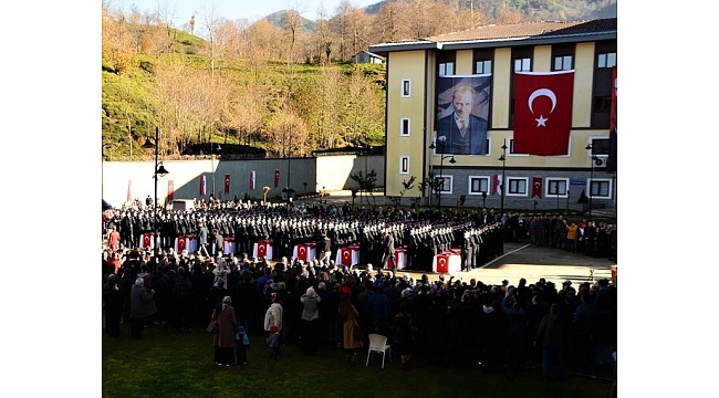 Rize Polis Meslek Eğitim Merkezi'nde mezuniyet töreni düzenlendi