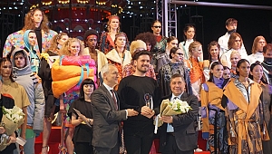 Genç tasarımcılardan muhteşem defile