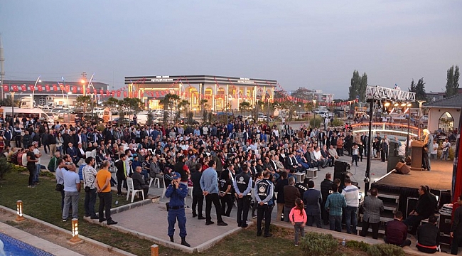 Kemalpaşa'da Binali Yıldırım Millet Bahçesi’ne yoğun ilgi