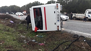 Tarım işçilerini taşıyan otobüs devrildi