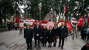 Zübeyde Hanım'ı anmak için mezarı başına akın ettiler