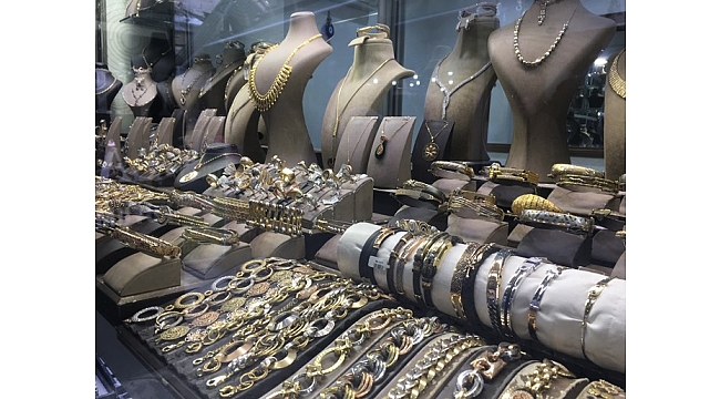 Sevgililer Günü’nde altının pahalılığı gümüşe yöneltti