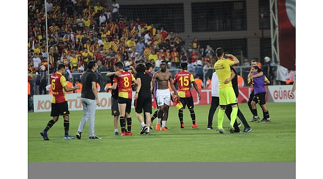Alkışlar Göztepe'ye