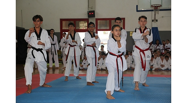 Gaziemir’in taekwondocularından kuşak mücadelesi