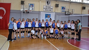 Narlıdere'nin minik voleybolcuları başarıya doymuyor