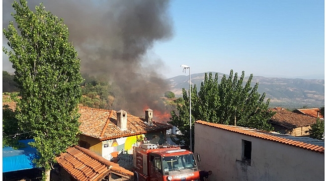 Tarihi mahalle Birgi'de korkutan yangın: 1 yaralı