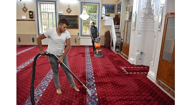 Narlıdere'de ibadethaneler bayrama hazır