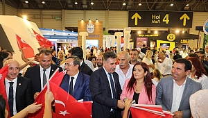 Başkan Sandal’dan ziyaretçilere Türk bayrağı