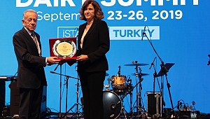 Dünya Süt Zirvesi’nde Selçuk Yaşar’a “Onur Ödülü”
