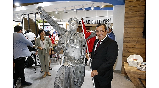 Konak Belediyesi’nden herkese bir bayrak