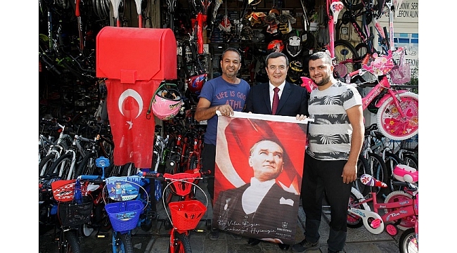 Başkan Batur’dan Esnafa anlamlı hediye