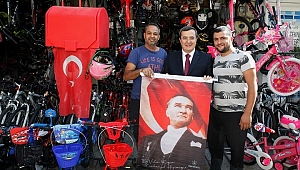 Başkan Batur’dan Esnafa anlamlı hediye