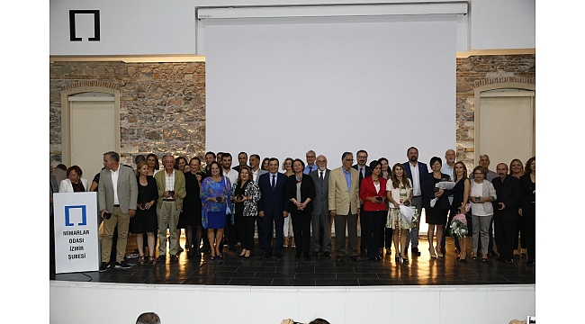 Başkan Batur'dan meslektaşlarına plaket