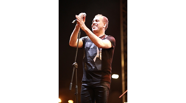Haluk Levent Hilltown Karşıyaka’da kalpleri fethetti