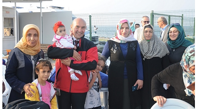 İzmir’in çocukları denizle buluştu