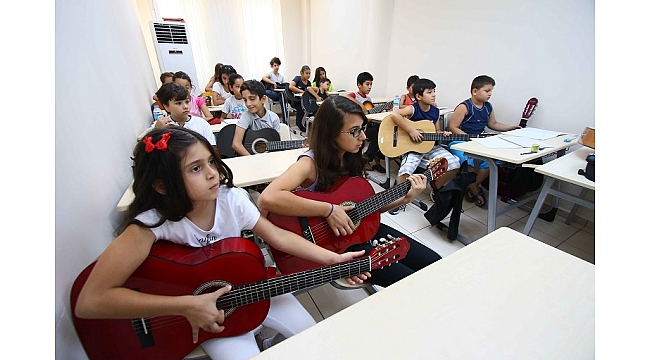 Akademi Bayraklı