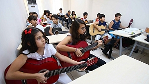 Akademi Bayraklı