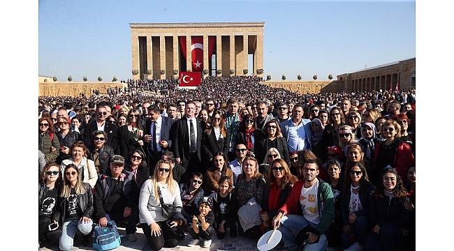 Karşıyakalılar Ata’sına koştu!