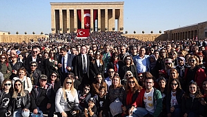 Karşıyakalılar Ata’sına koştu!