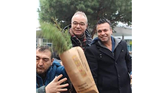İZİD İzmir'de 3000 Çam fidanı dağıttı.