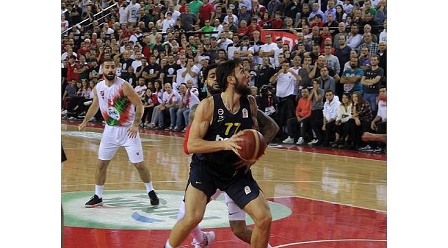 Karşıyaka,Fenerbahçe Beko'yu 68-57 mağlup etti.