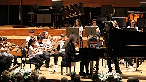 Yorglass Barış Çocuk Senfoni Orkestrası büyüledi