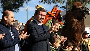 Bergama Deve Güreşi Festivali Kortejle start aldı