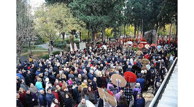 Zübeyde Hanım, İzmir'deki mezarı başında anıldı